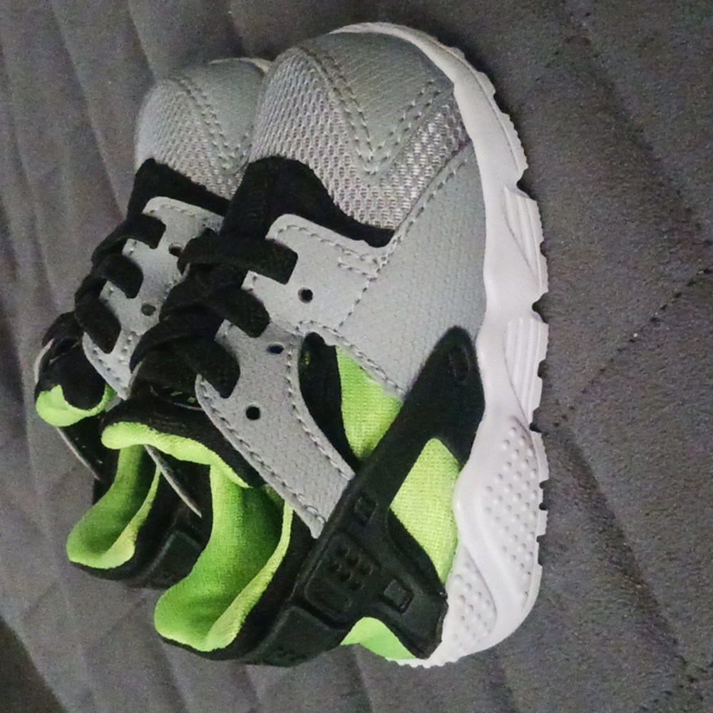 Nike - Picture 2 of 3